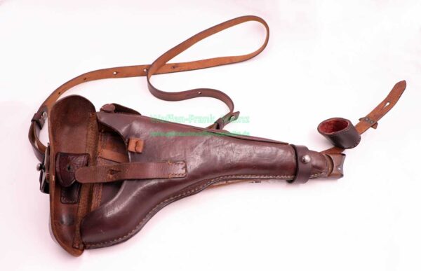 DWM, Berlin Anschlagsbrett für Ari 08 mit Tasche und Beriemung – Bild 2